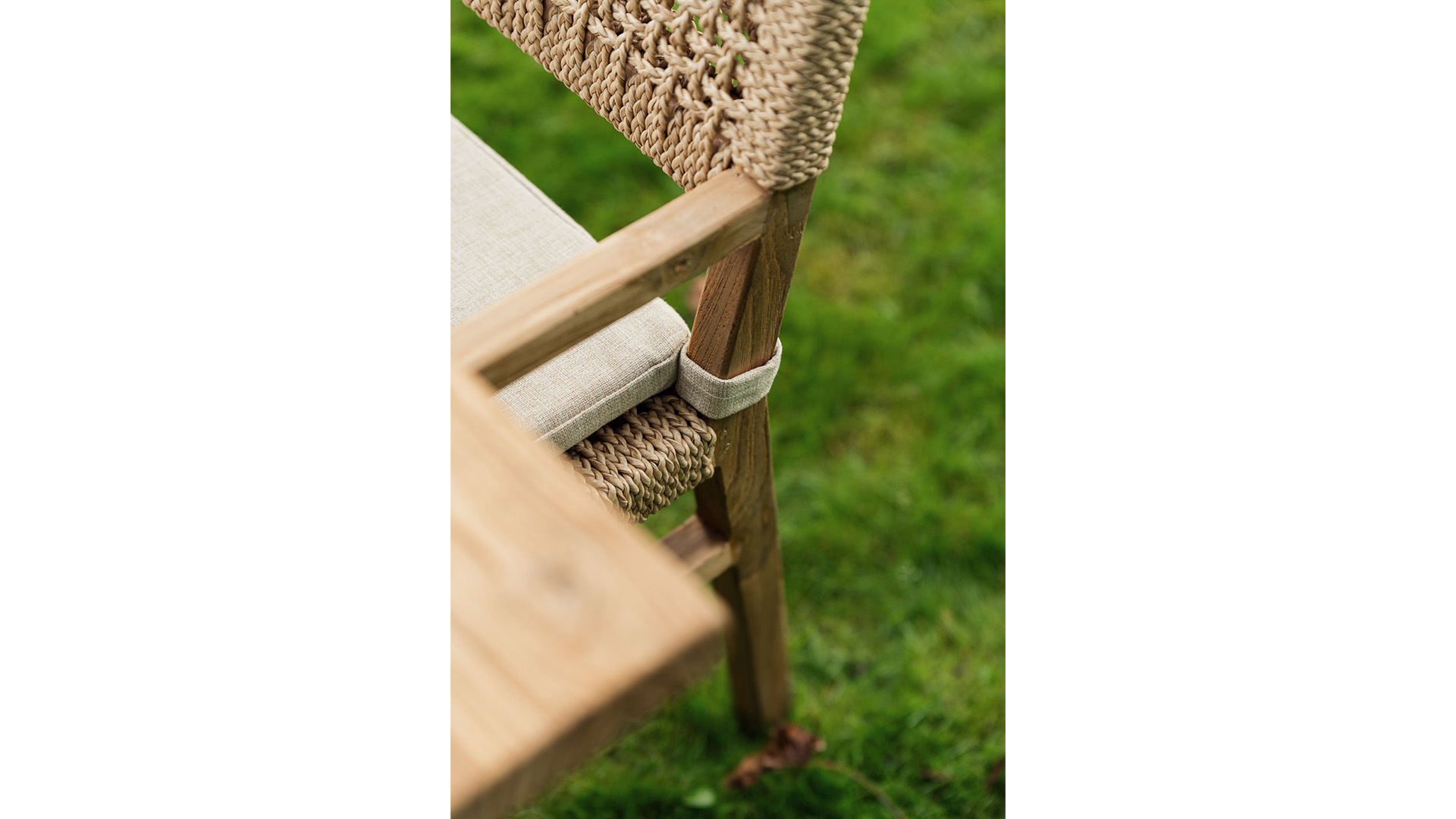 Teak-Sessel Menorca Design Stuhl hell gebürstet + Seil und Kissen Farbe Ecru